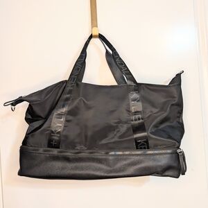 Kendall & Kylie Sleek Black Travel Bag